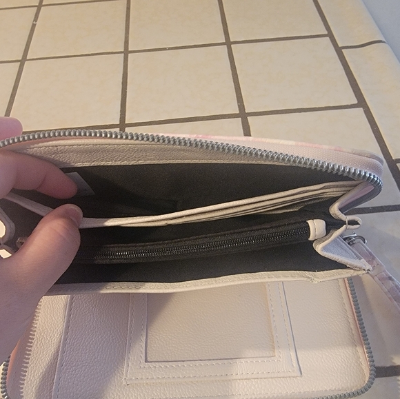 Betsy Johnson leather wallet NWOT - Picture 6 of 7